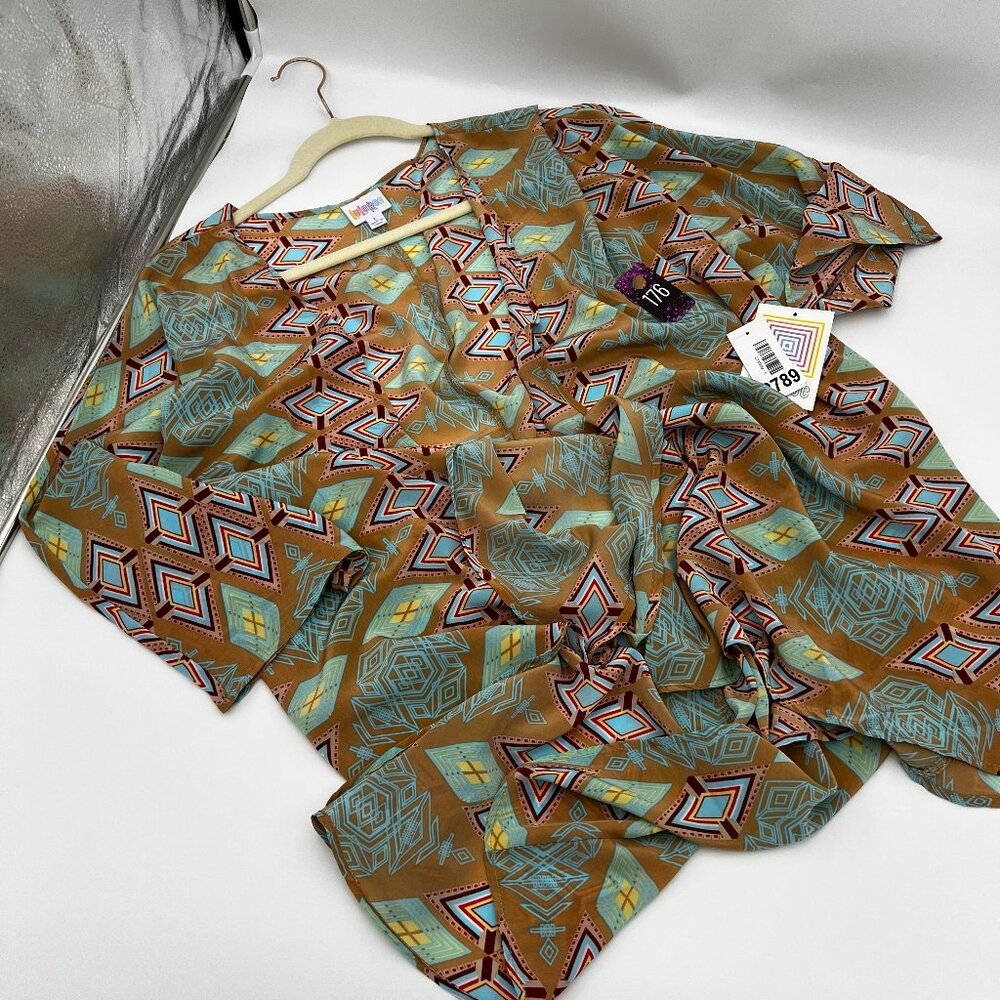 New With Tags LuLaRoe Lindsay kimono styled cardigan in large (18-22)
